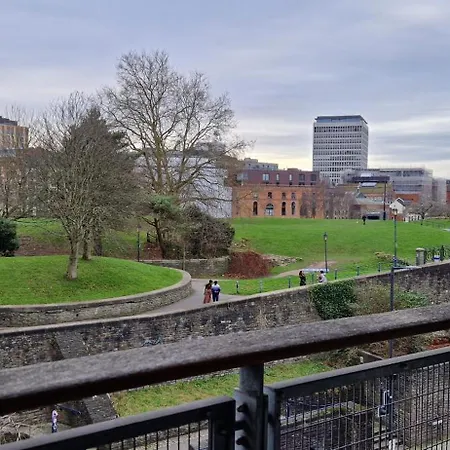 Living - Trendy In The Centre * Bristol